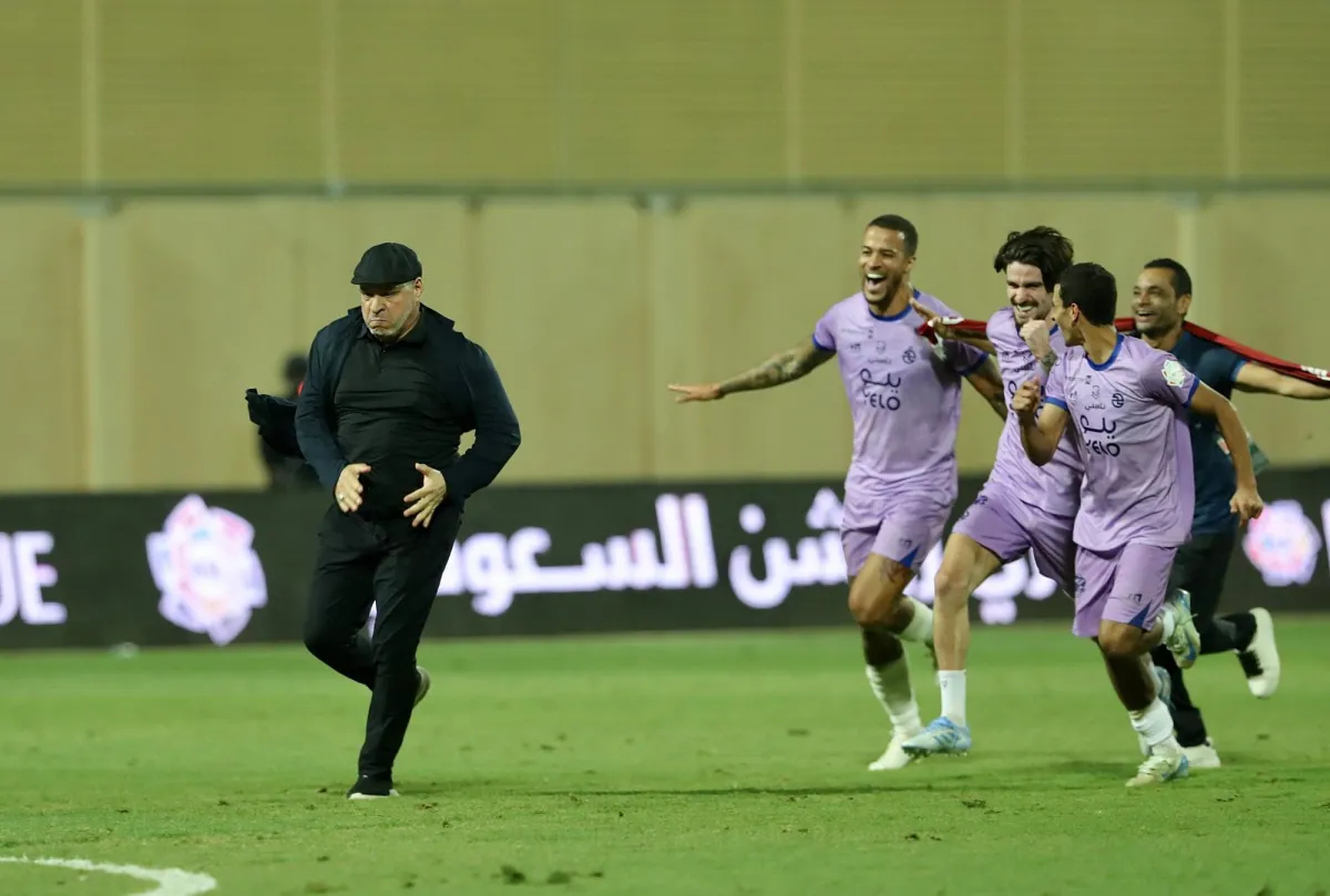 الخلود يطوي صفحة بن زكري… ويبحث استمرار غروهي وديانغ