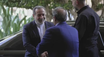 وزير الخارجية الإيراني في بيروت لفتح «صفحة جديدة» في العلاقات