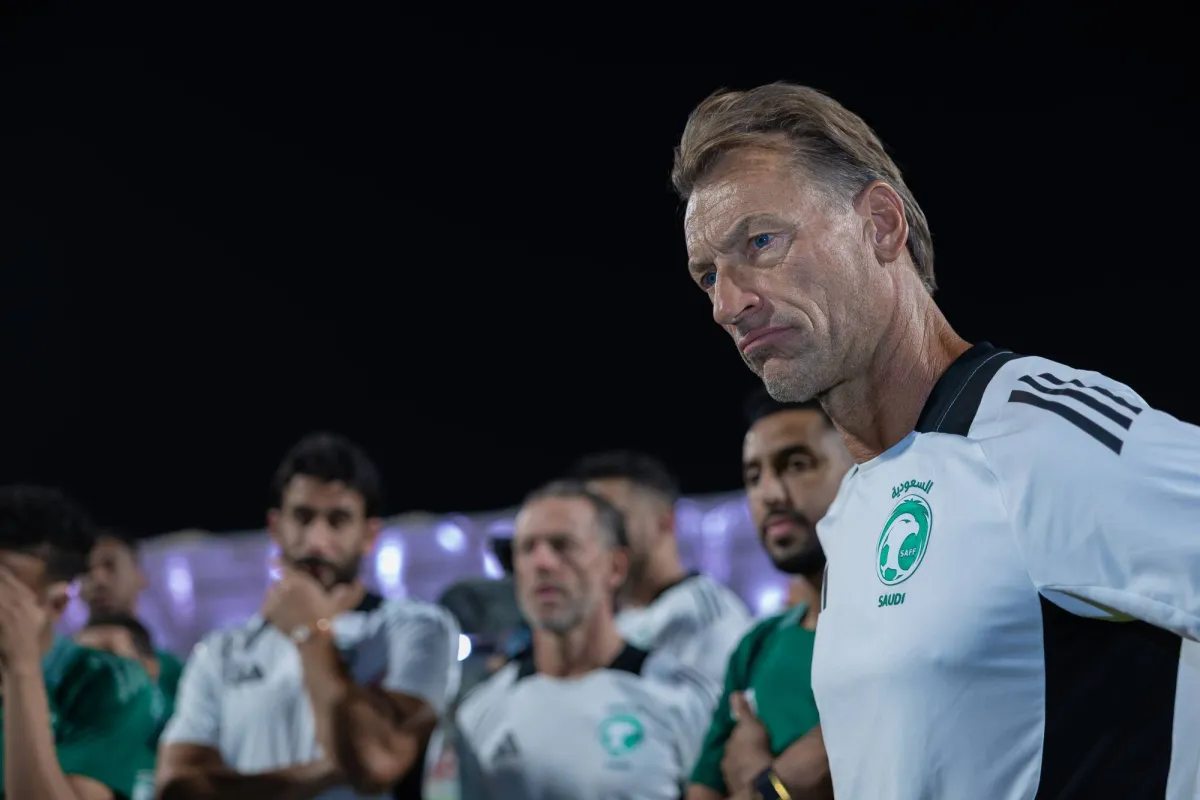 رينارد يواجه الإعلام… وتسهيلات للجماهير السعودية