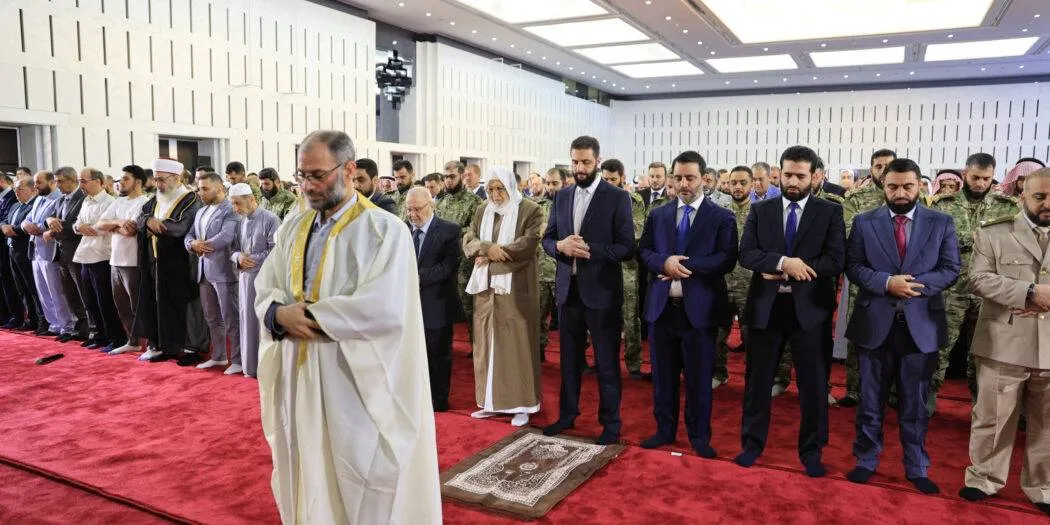 صلاة العيد في «قصر الشعب»… والشرع يهنئ «شعب سوريا العظيم»