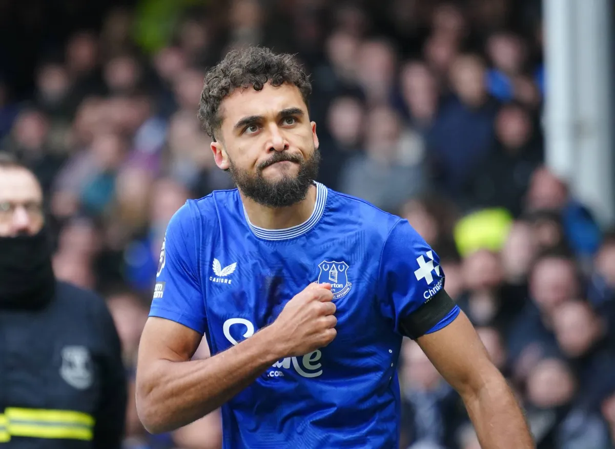 إيفرتون يأمل في تجديد عقد الثنائي كالفرت لوين ومايكل كين