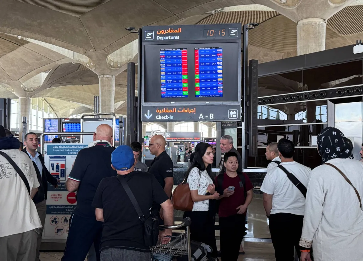الأردن يعيد فتح مجاله الجوي بعد إغلاقه وسط التوتر بين إسرائيل وإيران