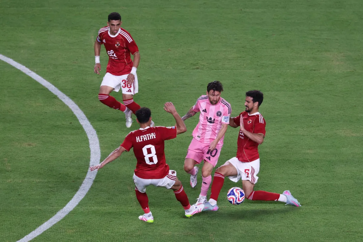 أجبرنا ميسي على مغادرة منطقته المفضلة داخل الملعب