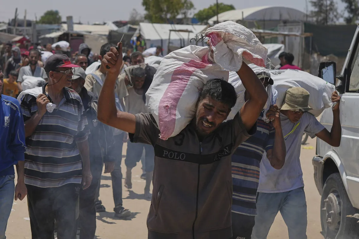 إسرائيل تقتل 80 شخصاً معظهم كان في انتظار مساعدات