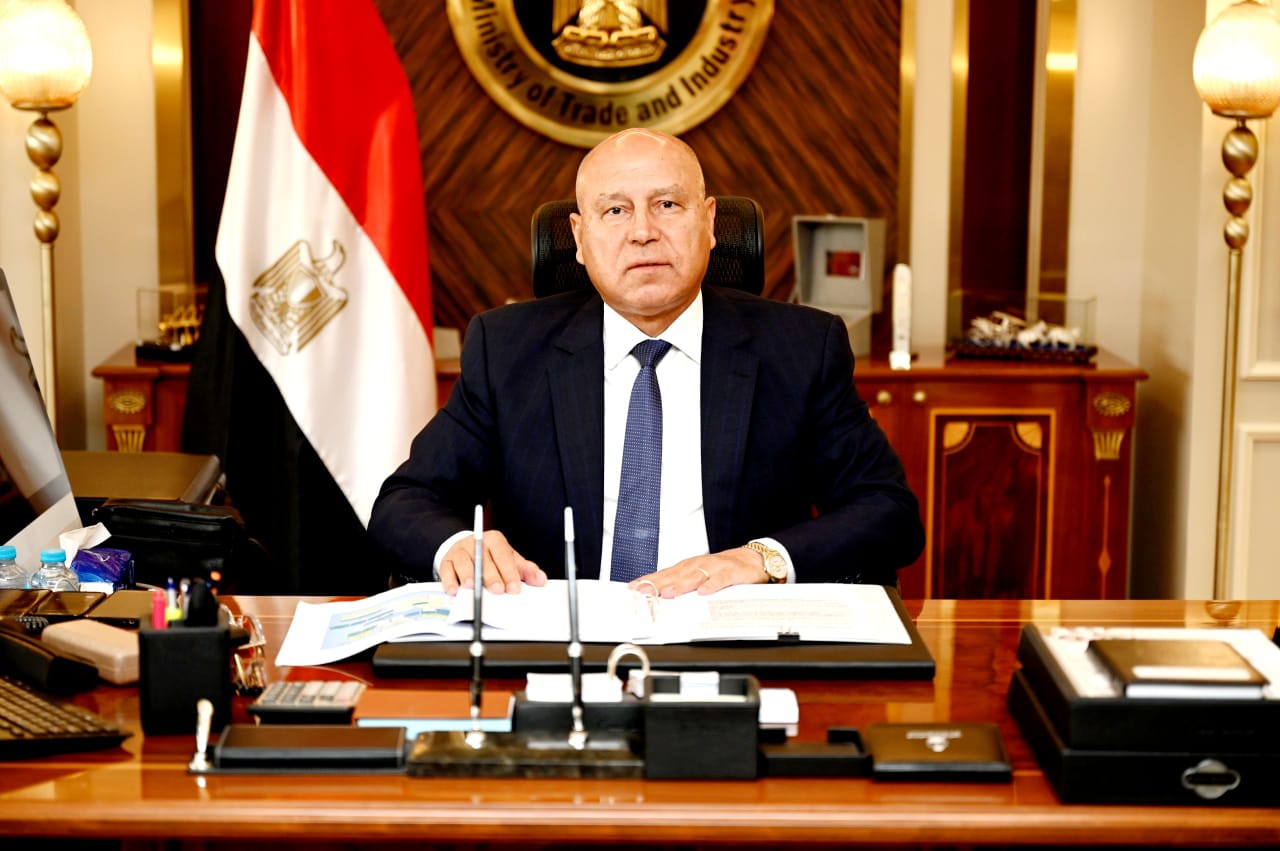 وزير النقل يوجه بتشكيل لجنة لإنشاء مجمع لإنتاج مكونات الكباري والأنفاق