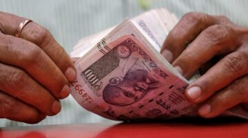تراجع الروبية الهندية لأدنى مستوياتها فى شهرين