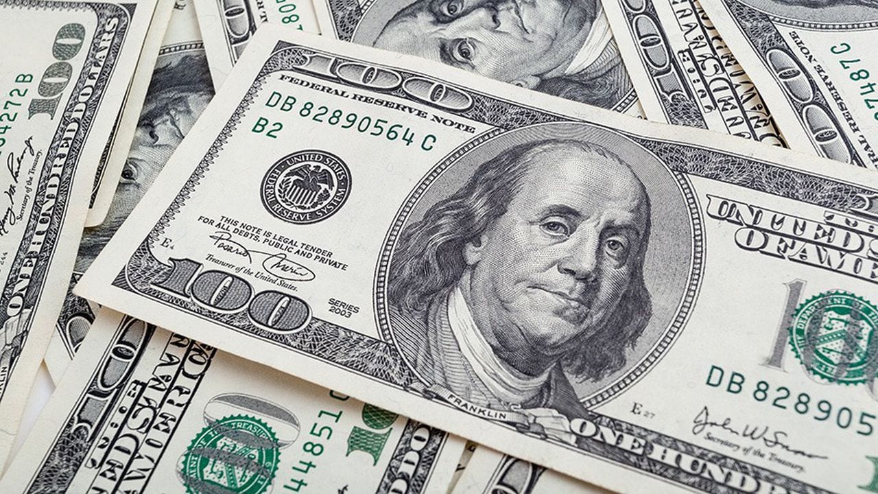 تراجع الدولار مع متابعة التوترات الجيوسياسية وترقب اجتماع الفيدرالي