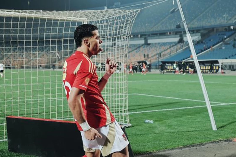 إمام عاشور يتوج بلقب هداف الدوري المصري