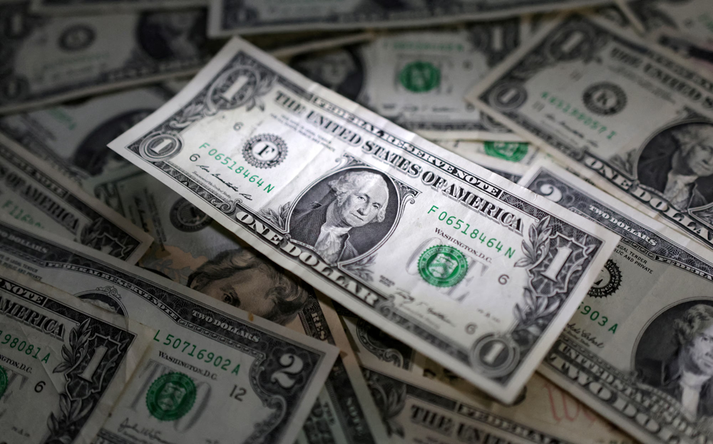 الدولار يتراجع أمام العملات الرئيسية مع ترقب محادثات حاسمة بين واشنطن وبكين