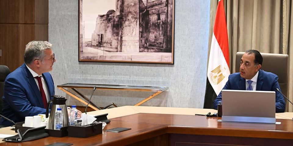 مدبولى: الدولة تواصل دعم قطاع البترول وإتاحة المزيد من التيسيرات والمحفزات لجذب الاستثمارات