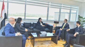وزير الاستثمار يلتقى مسئولى شركة AXA العالمية العاملة فى مجال التأمين الصحى وتأمينات الحياة