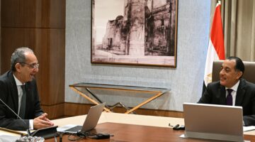 الحكومة تستعرض تنفيذ برنامج الطروحات الحكومية في قطاع الاتصالات