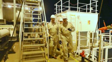 وزير البترول يتابع تجهيز سفينة التغييز “Energos Power” بميناء الإسكندرية