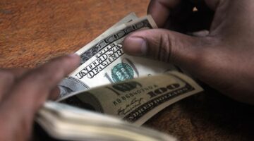 9.8 مليار دولار تعاملات الإنتربنك الدولاري خلال 3 أشهر