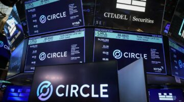 سهم “سيركل” يقفز 168% في أول جلسة تداول بعد طرحه في وول ستريت