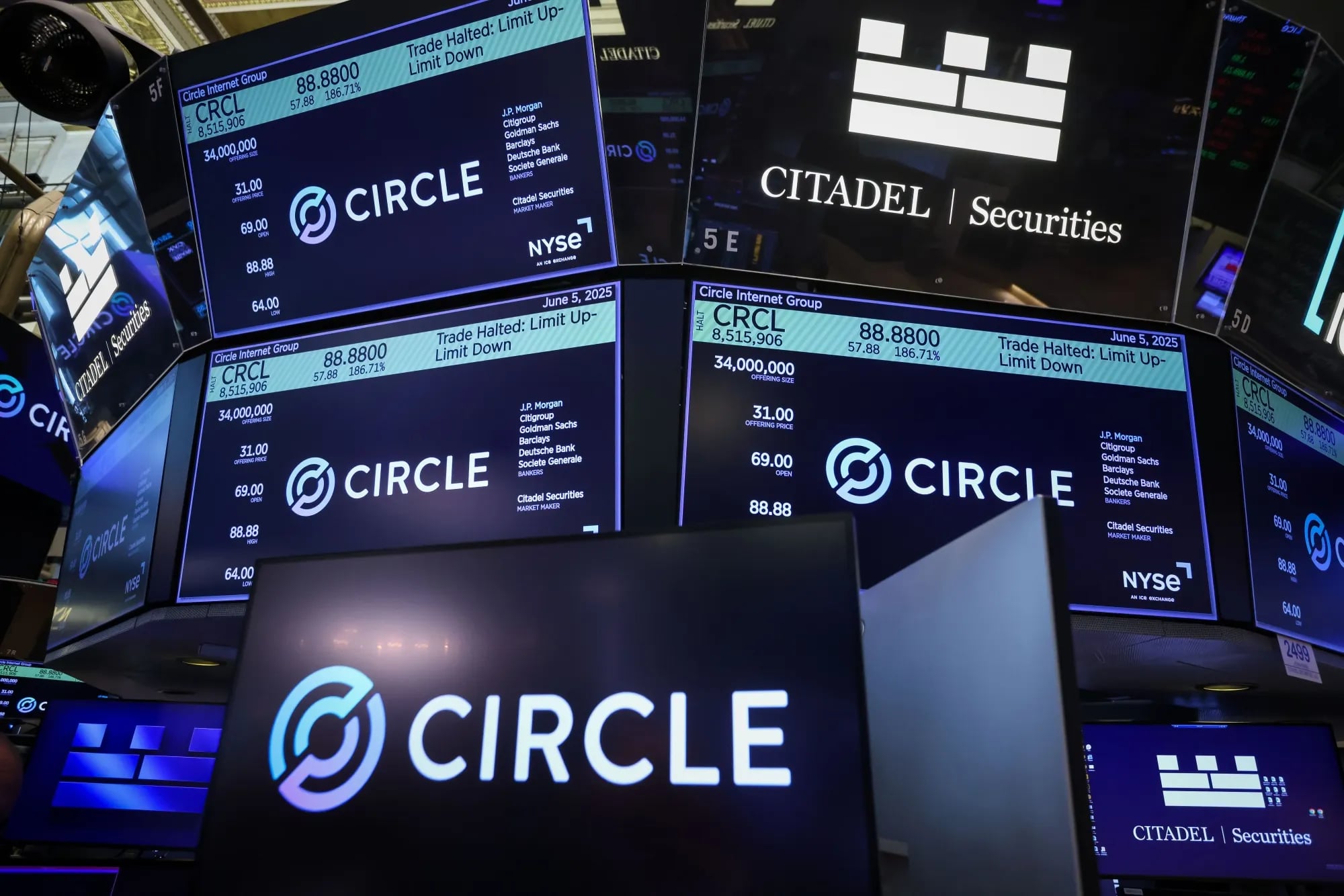 سهم “سيركل” يقفز 168% في أول جلسة تداول بعد طرحه في وول ستريت