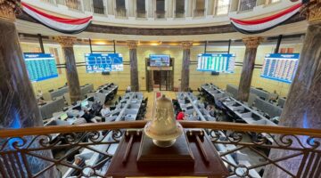 الأباطرة القدامى يبسطون سيطرتهم على تعاملات سماسرة البورصة المصرية