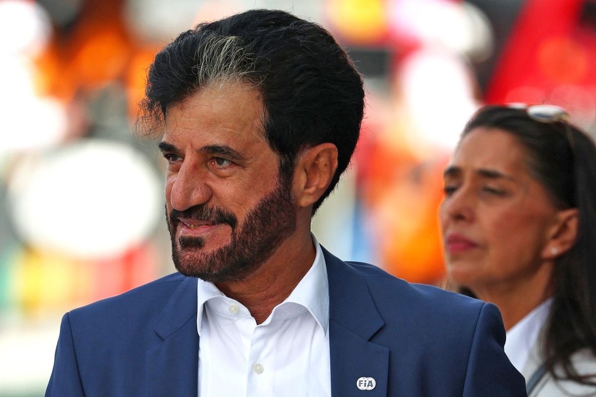 36 ناديًا يدعمون محمد بن سليم في مواجهة طموحات كارلوس ساينز الأب لرئاسة “فيا”