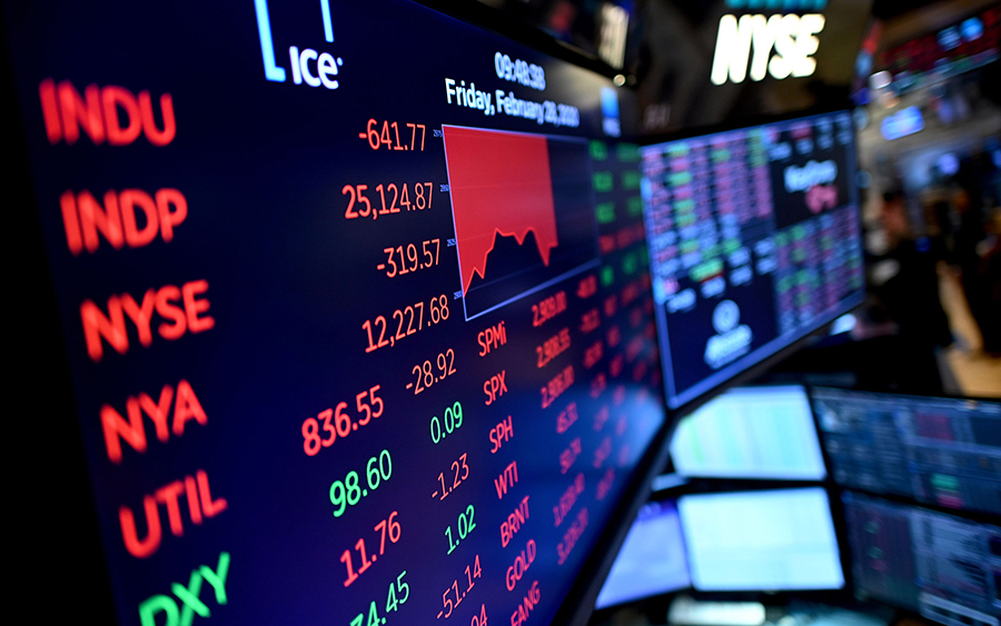 تراجع الأسهم الأمريكية بنحو 1%.. وداو جونز يفقد حوالي 770 نقطة