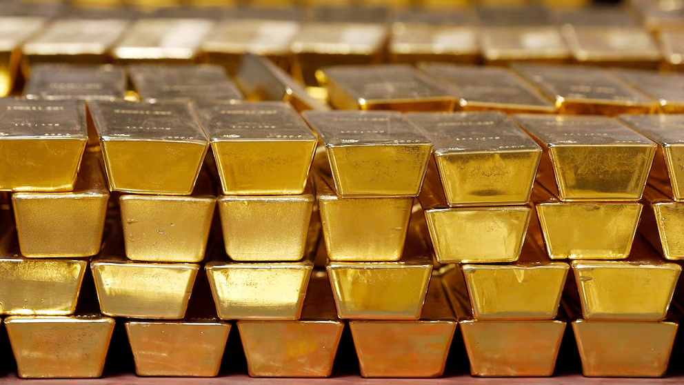 الذهب يرتفع مستفيدًا من بيانات أمريكية ضعيفة