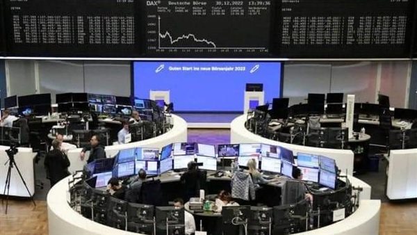 تباين المؤشرات الأوروبية وسط ضغوط من أسهم شركات الدفاع