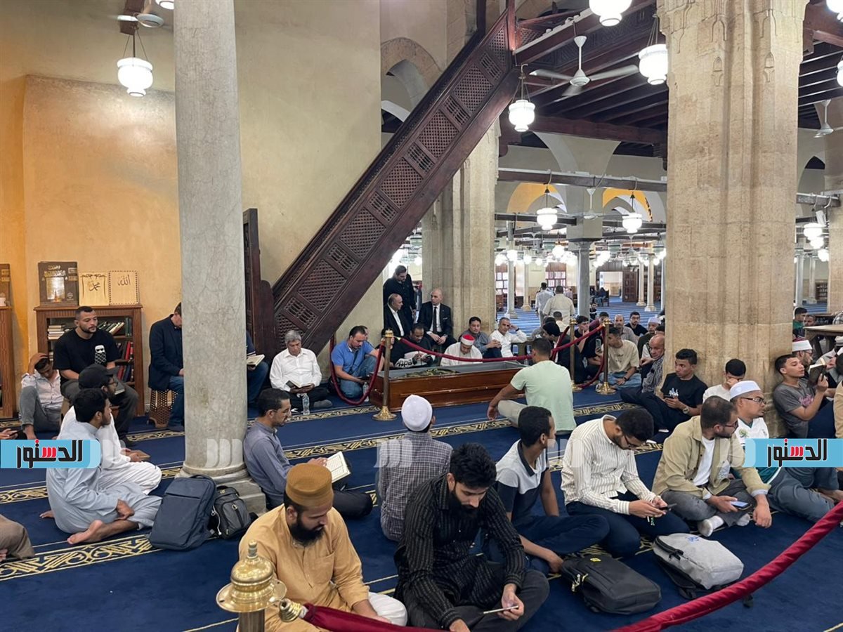 12 صورة مؤثرة توثق وداع الدكتور أحمد عمر هاشم في الجامع الأزهر