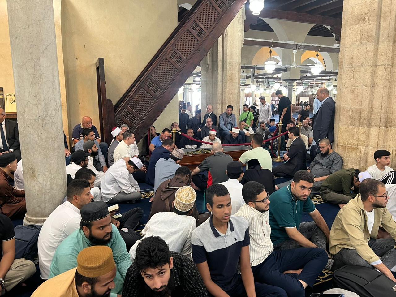 12 صورة مؤثرة توثق وداع الدكتور أحمد عمر هاشم في الجامع الأزهر