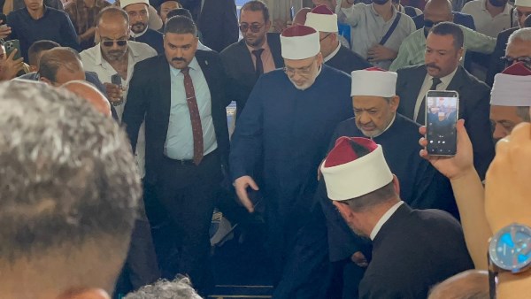 12 صورة مؤثرة توثق وداع الدكتور أحمد عمر هاشم في الجامع الأزهر