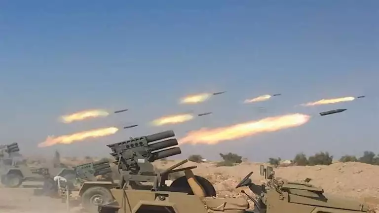 يديعوت أحرونوت: حزب الله يطلق أكثر من 100 صاروخ ومسيرات نحو شمال إسرائيل