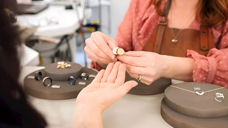 سعر الذهب اليوم في مصر يرتفع بمنتصف تعاملات السبت