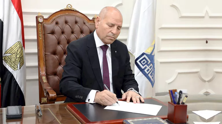 محافظ القاهرة: رفع درجة الاستعداد لمواجهة الأمطار وتوزيع المعدات بجميع