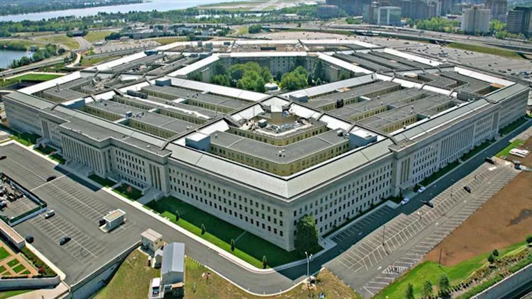 كيف رسم البنتاجون سيناريو الاستيلاء على جزيرة "خرج" الإيرانية؟