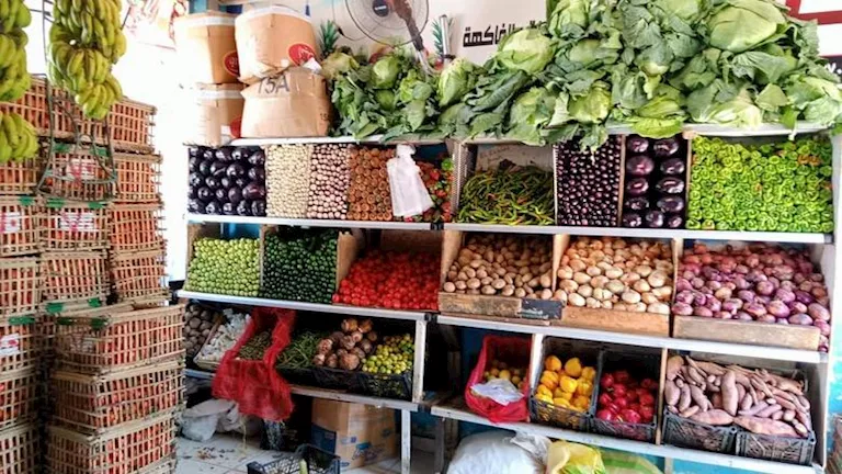 أسعار الخضروات والفاكهة في سوق العبور اليوم.. 25 جنيها لكيلو الطماطم