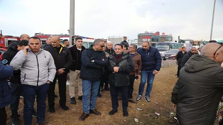 بالصور.. محافظ الجيزة يتابع أعمال شفط مياه الأمطار بالطرق والمحاور