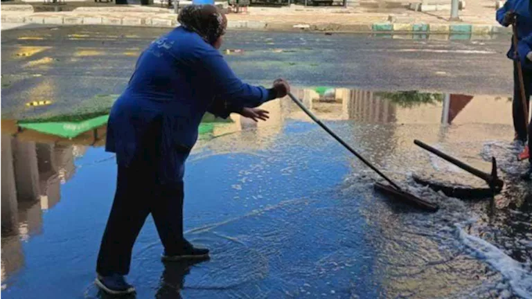 الطقس السيئ.. ألسن عين شمس تزيل آثار الأمطار وترفع درجة الاستعداد – (صور)