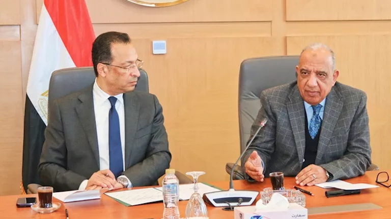وزيرا الكهرباء والاتصالات يبحثان آليات تطوير وجذب الاستثمارات في صناعة