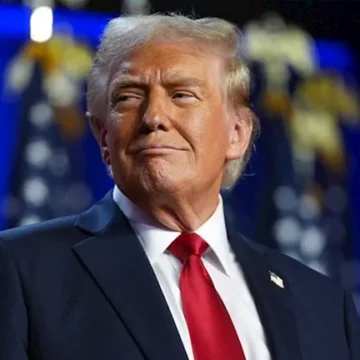 دبلوماسي إيراني: قرارات ترامب تكتيكية لتمهيد هجوم محتمل