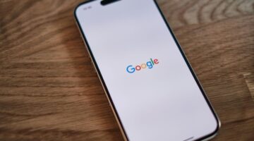 جوجل تُطلق الترجمة الحية المدعومة بالذكاء الاصطناعي على آيفون وآيباد