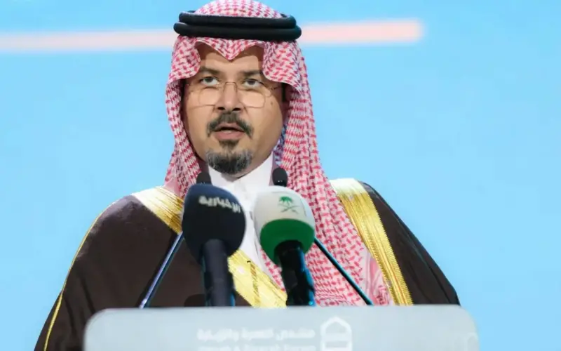 أمير منطقة المدينة المنورة يشمل برعايته حفل افتتاح أعمال منتدى العمرة والزيارة – أخبار السعودية