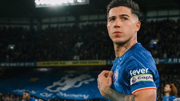 إنزو فيرنانديز يلمح لإمكانية الانتقال إلى الدوري الإسباني