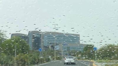 الإمارات.. أمطار متفاوتة ورياح نشطة حتى أول إبريل