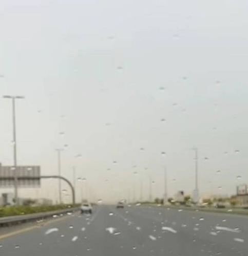 الإمارات.. بدء تأثير الحالة الجوية بهطول أمطار على معظم مناطق الدولة