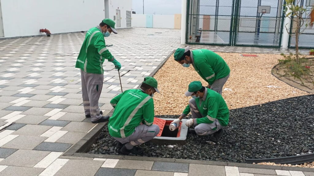 بلدية الحمرية تُكثّف تدابيرها الوقائية لمعالجة تجمعات المياه.