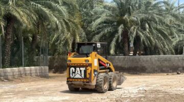 بلدية دبا الحصن تتابع أعمال الصيانة بعد منخفض العزم