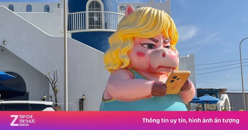 تجولت تميمة الحصان ذات الوجه العابس، والتي كانت تحمل هاتف آيفون 17، على ساحل نهون لي.