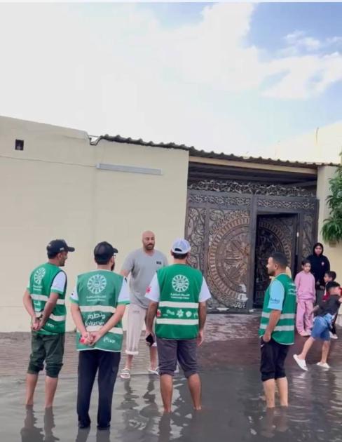 دبي.. متطوعو «الشرطي جارك» يساهمون في دعم المجتمع خلال المنخفض الجوي.