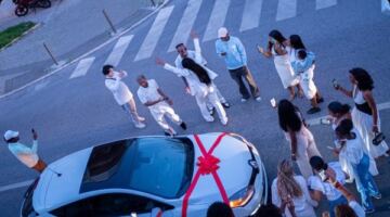 شيكو بانزا يفاجئ زوجته بهدية خاصة احتفالًا بحملها في طفلهما