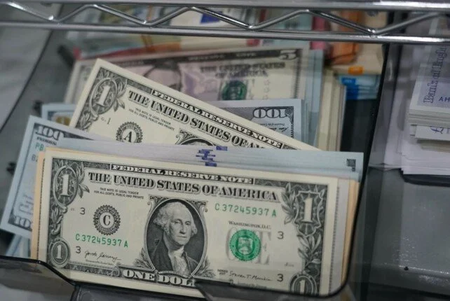 عاجل | سعر الدولار اليوم الاثنين في البنوك.. بلغ 54 جنيها