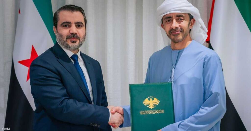 محمد بن زايد يتلقى رسالة من الشرع تسلمها عبد الله بن زايد.