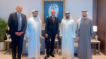 أحمد بن سعيد يناقش مع رئيس «سيمنس للطاقة» مجالي الطاقة والبنية التحتية